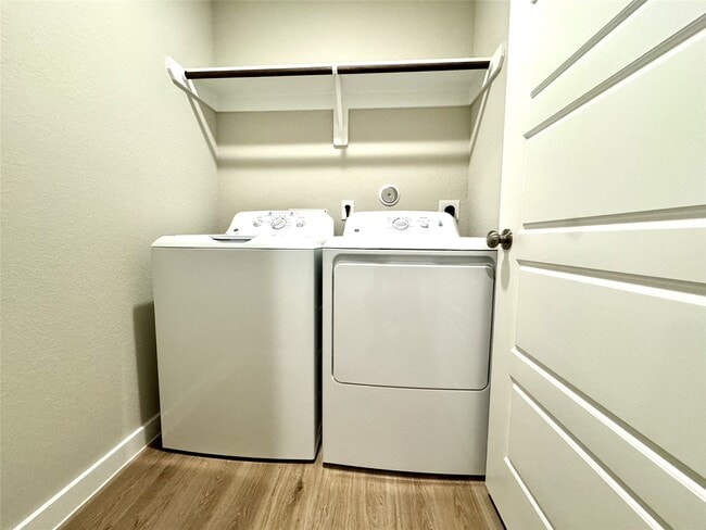 Building Photo - 8615 Jetty Glen Dr