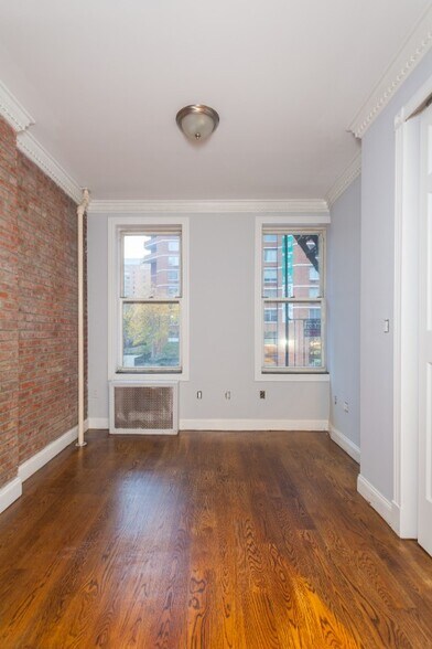 Building Photo - 493 Second Ave (27th & 28th St), #3