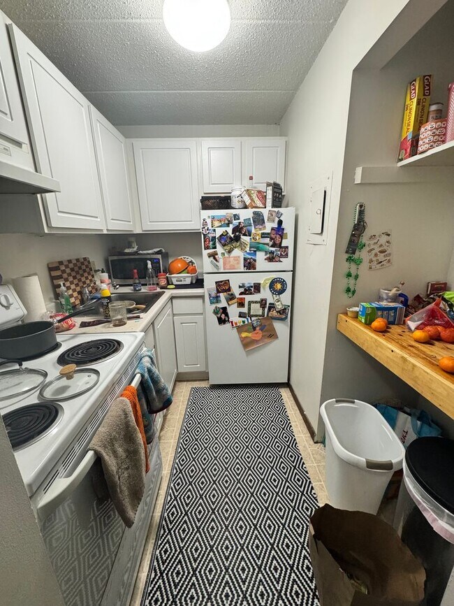 Building Photo - Studio Apartment on Main Street Downtown Madison