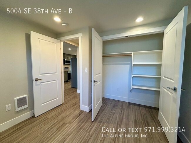 Building Photo - 5004 SE 38th Ave