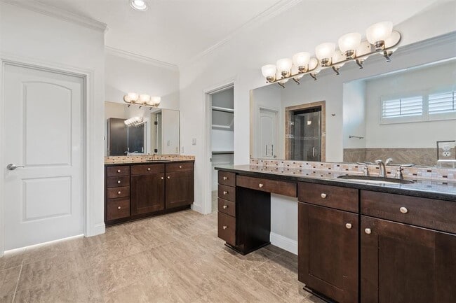 Building Photo - 8917 Villa Norte Dr