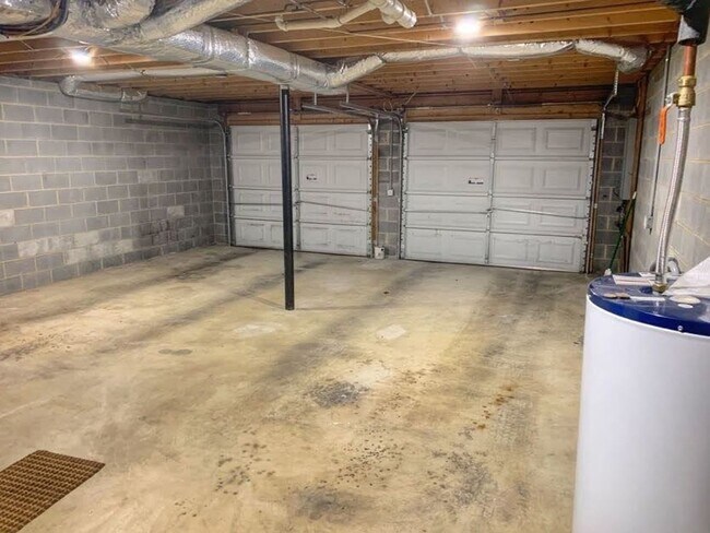 Building Photo - 3 Bedroom/2 Bath Split-Foyer Home Kingspor...