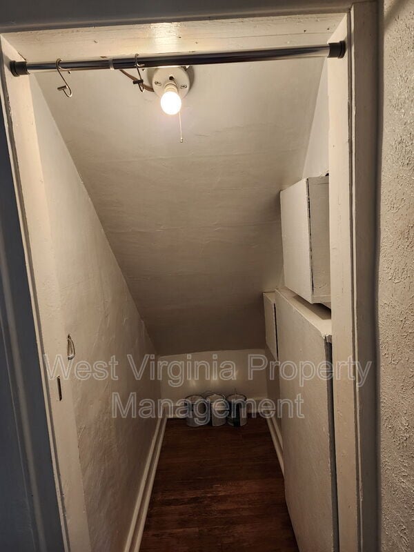 Building Photo - 208 Croft St