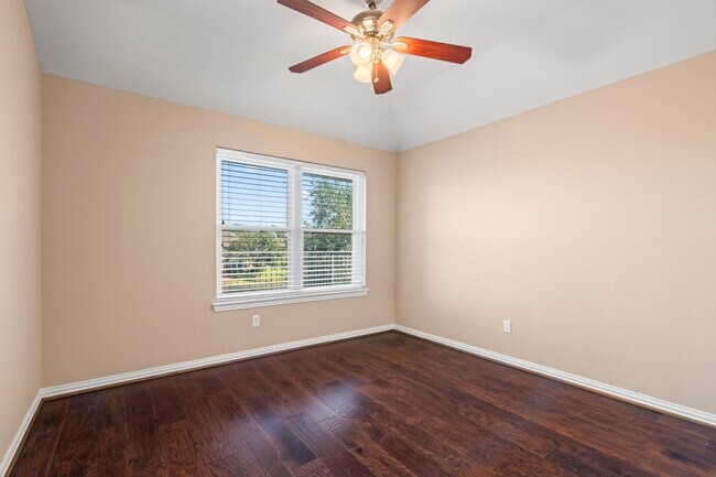 Building Photo - 10011 Lakeside Gables Dr