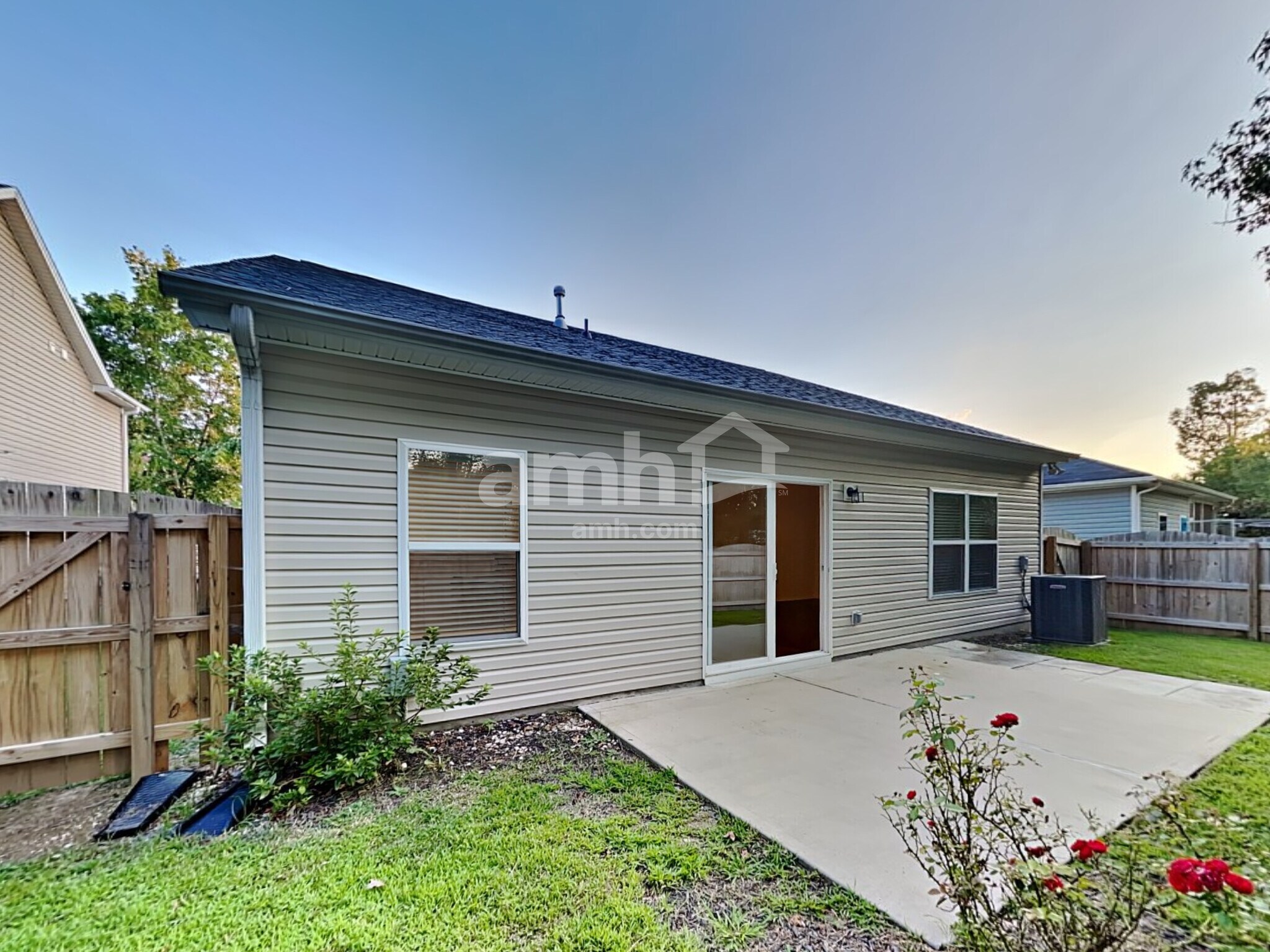 Building Photo - 215 Waterlemon Way