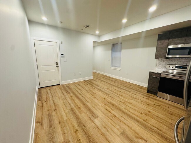 Building Photo - 4242 W Girard Ave