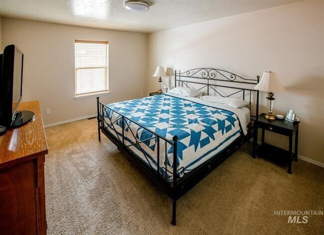Building Photo - Beautiful 3 bed 2 bath home in the perfect Boise area just off Five Mile Rd and Lake Hazel Rd