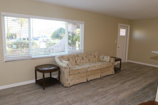 Building Photo - 1510 W Riviera Dr