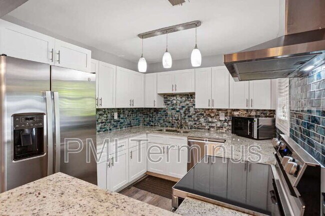 Building Photo - 2721 St Augustine Trail SE