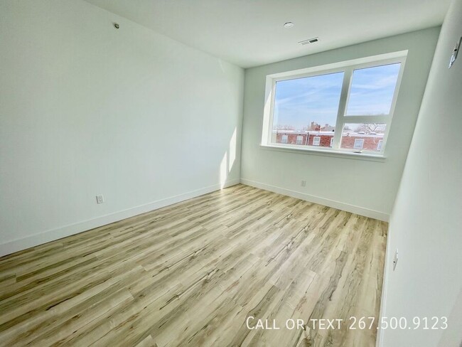 Building Photo - Perfect Location, Perfect Apartment. Visit...