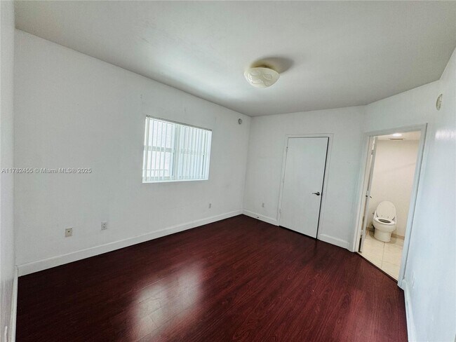 Building Photo - 15051 Royal Oaks Ln
