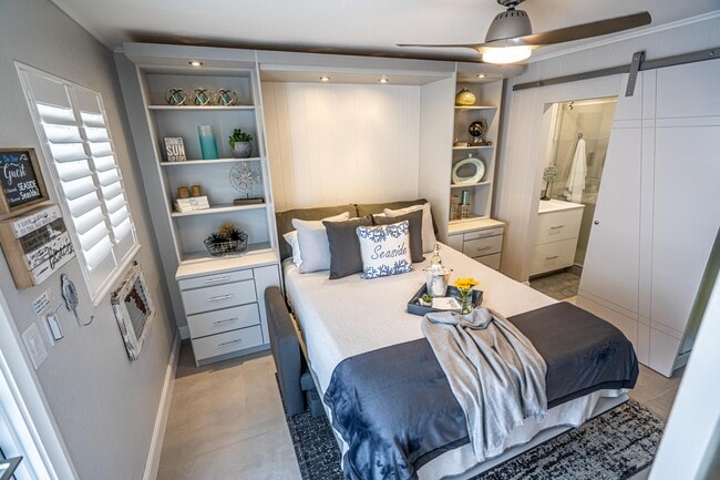 Building Photo - 100 Venetian Dr