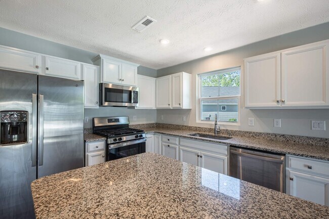 Building Photo - Gorgeous Newer Home in New Development