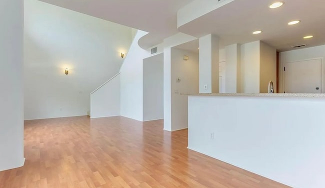 Building Photo - 520 Lunalilo Home Rd