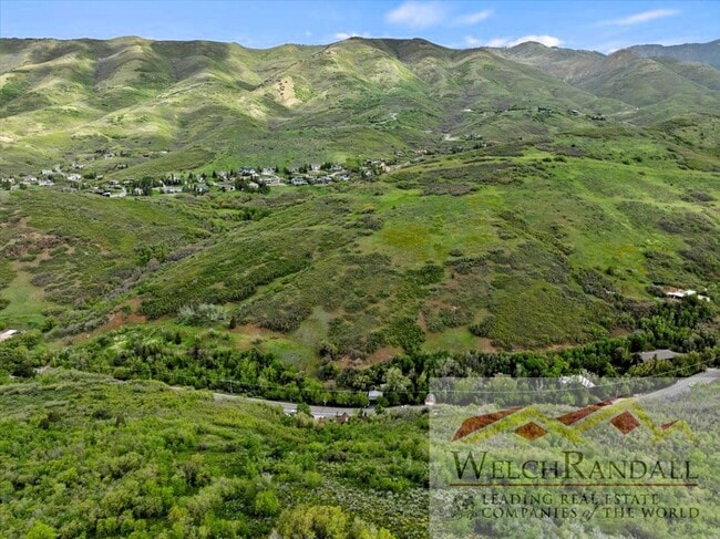 Building Photo - Stunning Emigration Canyon Home - Spacious...