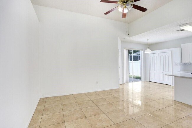 Building Photo - 930 Grand Canyon Dr