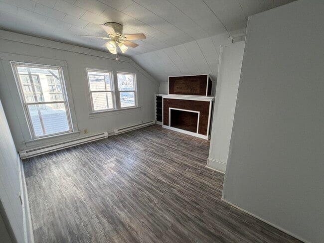 Building Photo - 922-4 Vermilion-