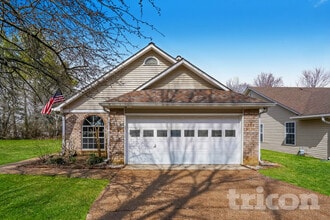 Building Photo - 2701 Riverbend Dr