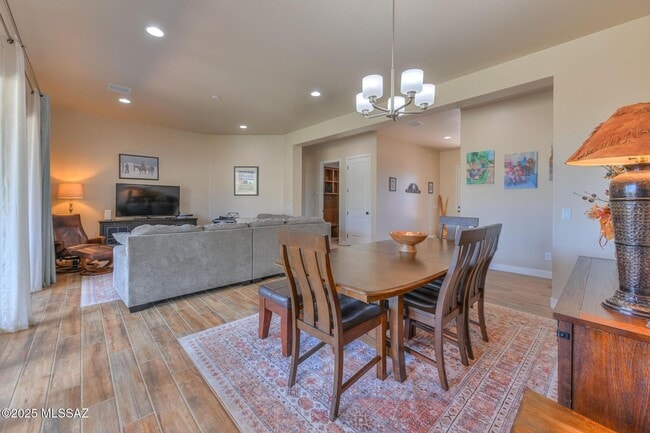 Building Photo - Kings Ranch