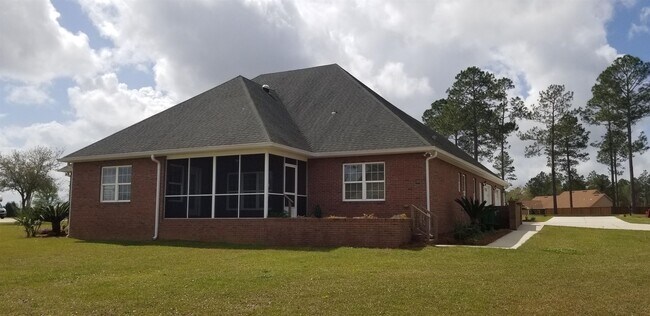 Building Photo - 565 Twin Ponds Dr