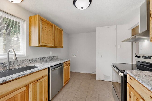 Building Photo - NE 3 bedroom 1 bath 1348/sf