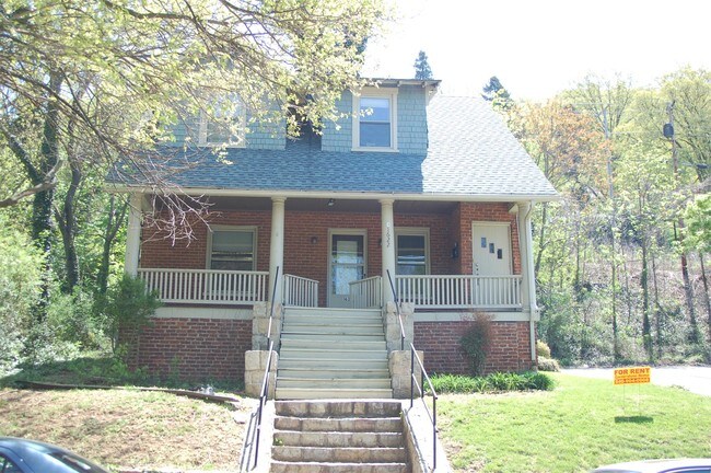 Building Photo - 1622 Hamilton Terrace SE