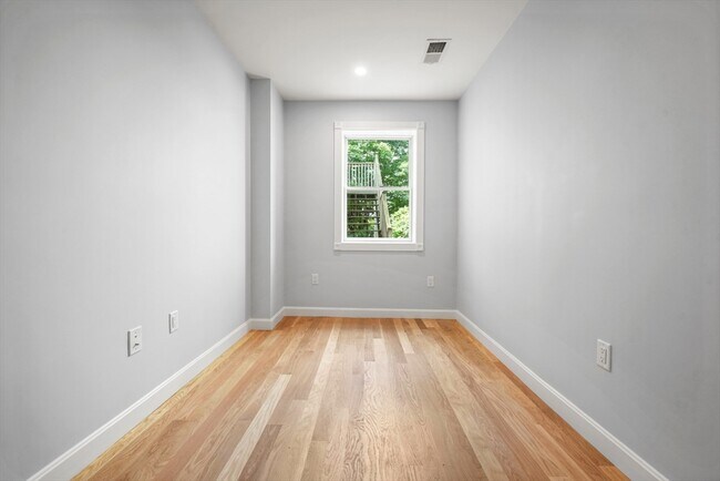 Building Photo - 71 Old Harbor St