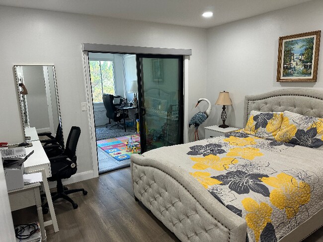 Building Photo - 18912 Pasadero Dr