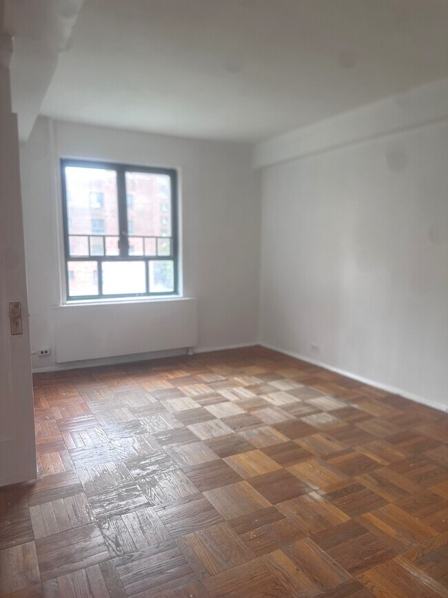 Building Photo - 1641 Metropolitan Ave