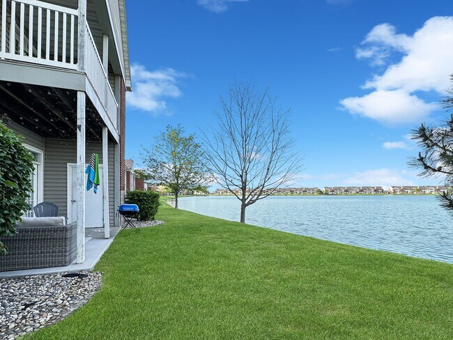 Building Photo - Luxe 1-Bedroom Haven: Serene Lakeside Livi...