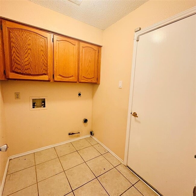 Building Photo - 17506 Klamath Falls Dr