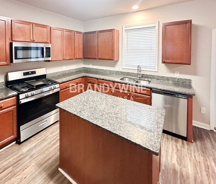 Building Photo - 2585 Kolb Manor Cir SW