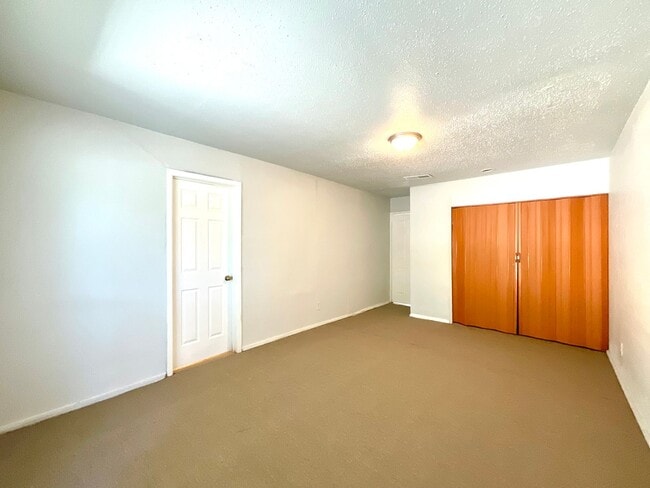 Building Photo - 7237 Glen Bay Dr