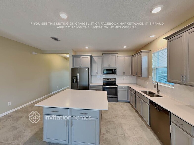 Building Photo - 1792 Chatsworth Cir