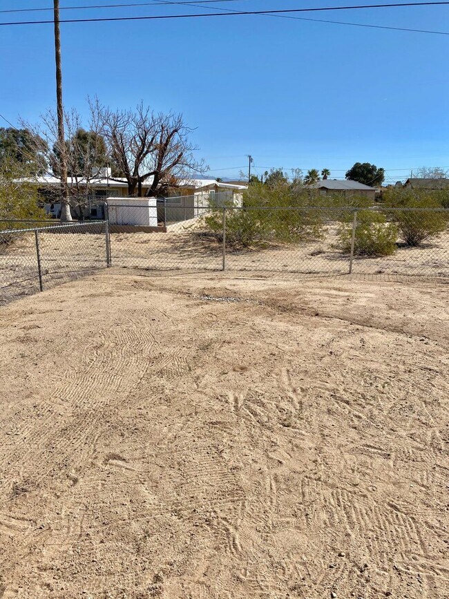 Building Photo - 5553 Baileya Ave