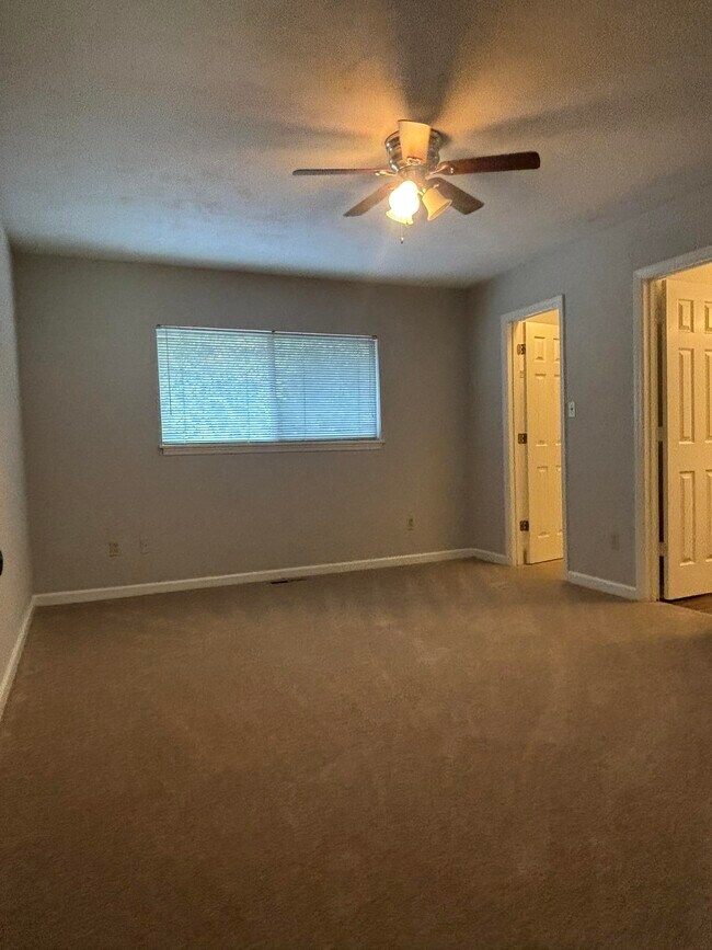 Building Photo - 2901 Richview Park Cir S