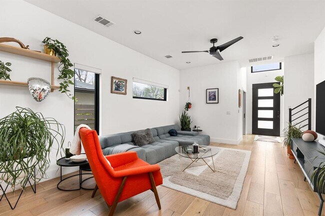 Building Photo - 1502 Waller St