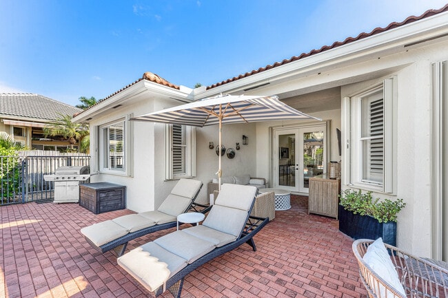 Building Photo - 121 Palm Cir