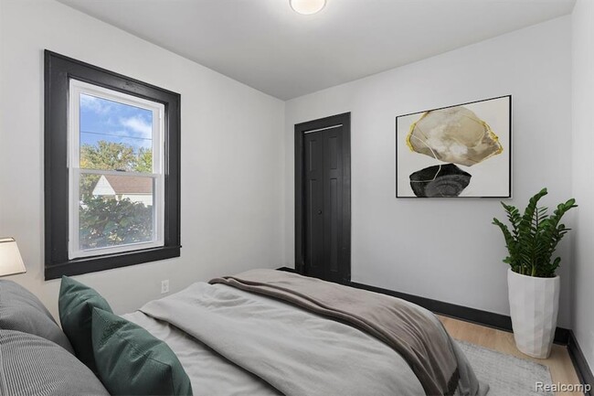 Building Photo - 2120 Wrenson St