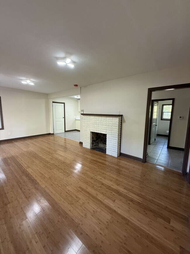 Building Photo - 617 8th Ave