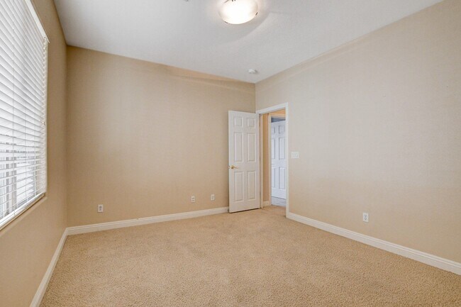 Building Photo - Spacious 5-Bedroom, 2 Story Pool Home in G...
