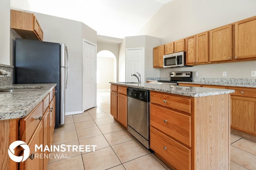 Building Photo - 527 NE 6th Pl