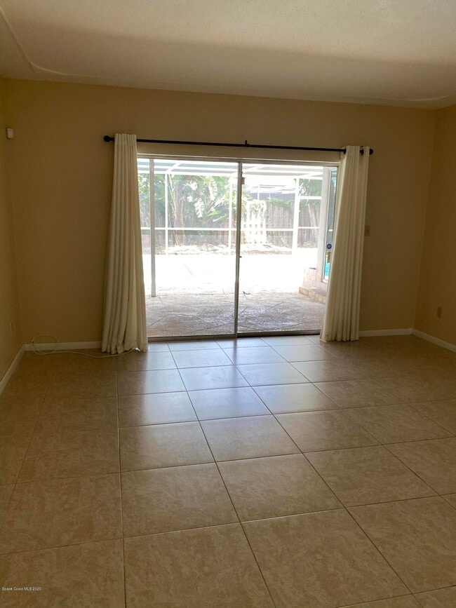 Building Photo - 466 Gateway Dr