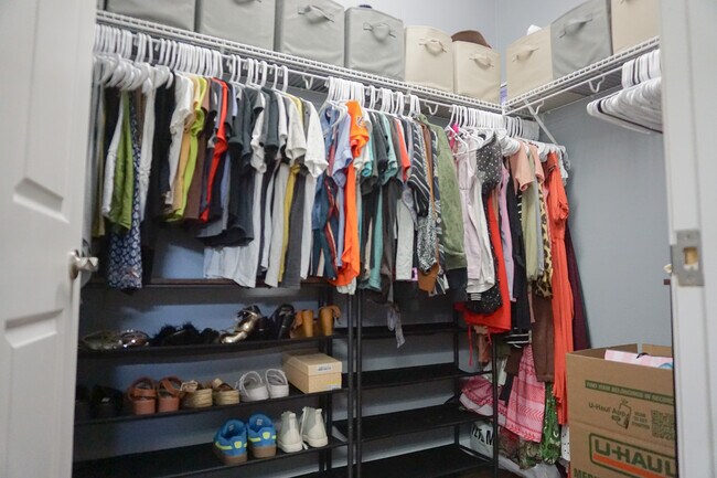 Building Photo - 212 Ladue Ave