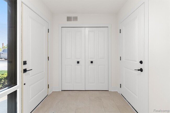 Building Photo - 2037 11th St