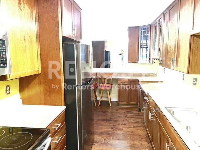 Building Photo - 1BR 1BA CONDO IN Plymouth!