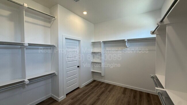 Building Photo - 2915 Tractor Ave