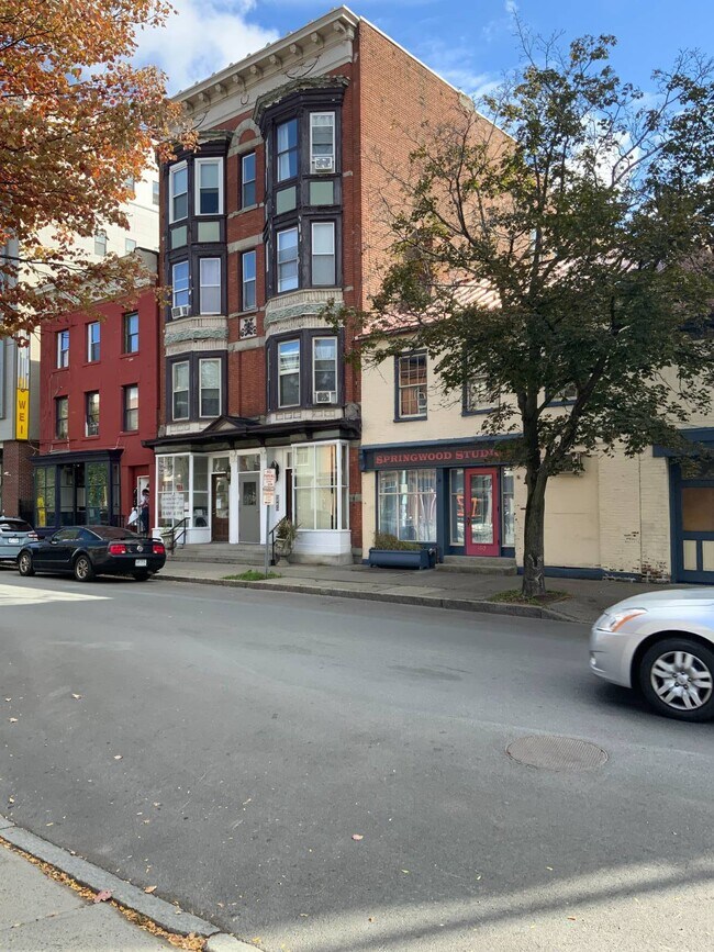 Building Photo - 150 4th St