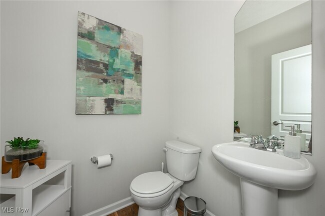 Building Photo - 4816 Lake View Dr