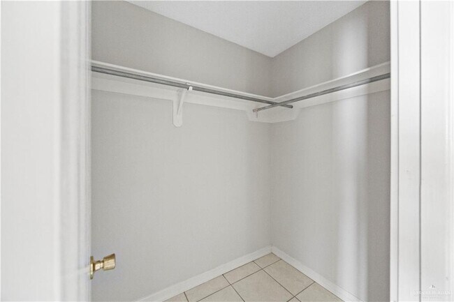 Building Photo - 12 Fullerton Ave